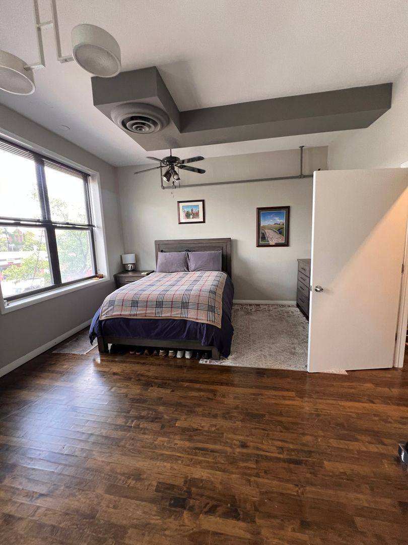 Apartment for rent at 2011-15 W Division St, Chicago, IL 60622