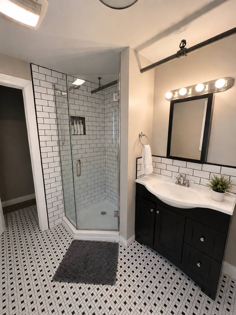 Apartment for rent at 2011-15 W Division St, Chicago, IL 60622