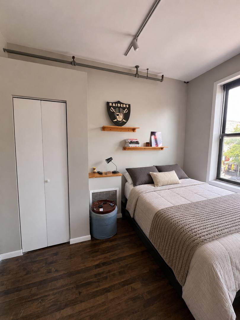 Apartment for rent at 2011-15 W Division St, Chicago, IL 60622