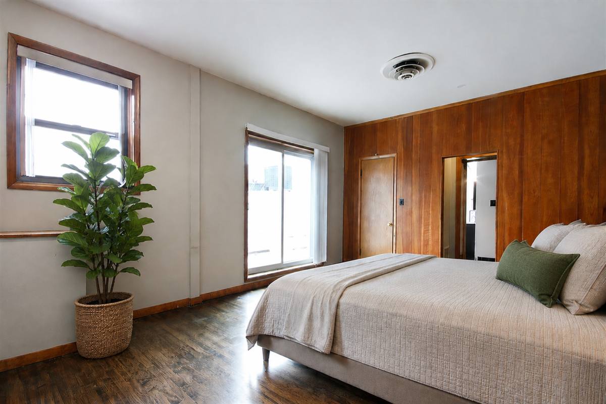 Apartment for rent at 2011-15 W Division St, Chicago, IL 60622
