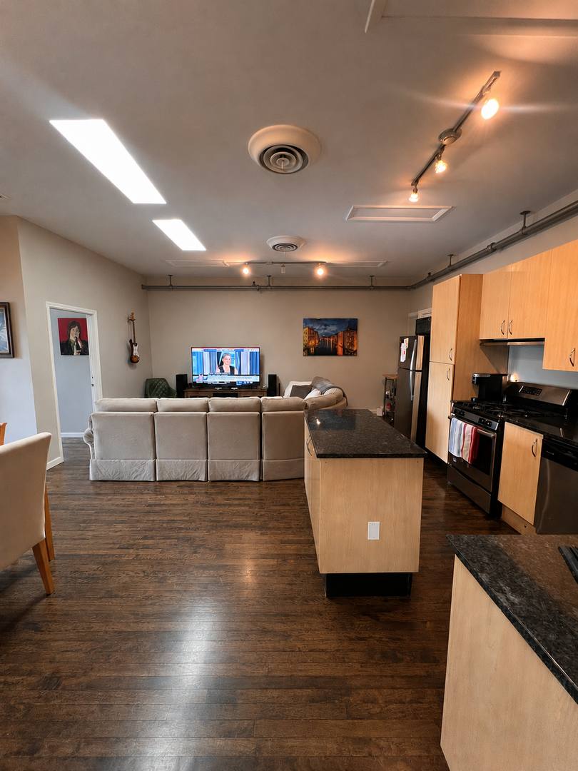 Apartment for rent at 2011-15 W Division St, Chicago, IL 60622