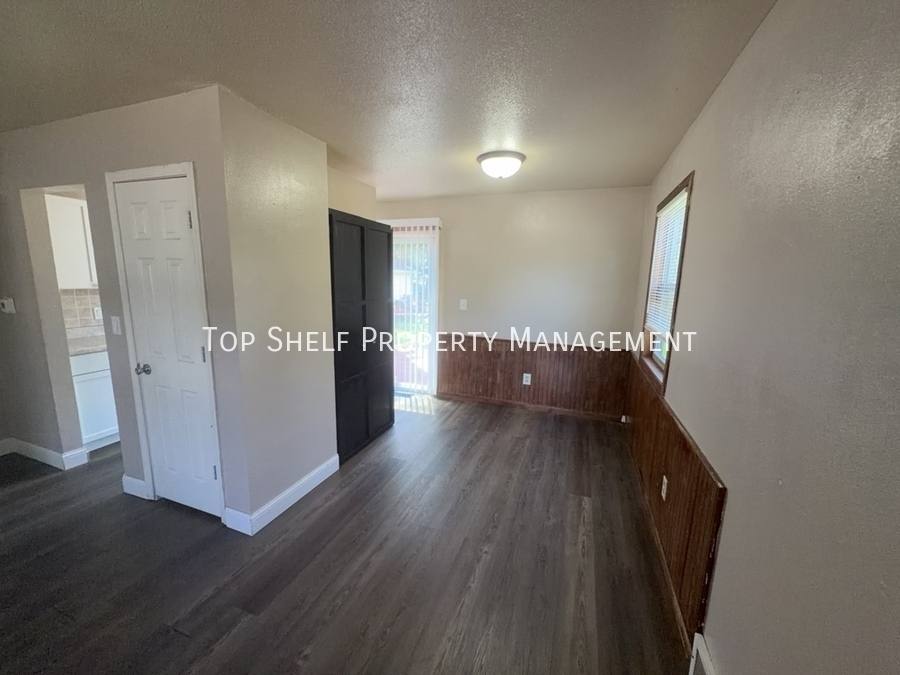 Apartment for rent at 521 Hart Ave, Des Moines, IA 50315