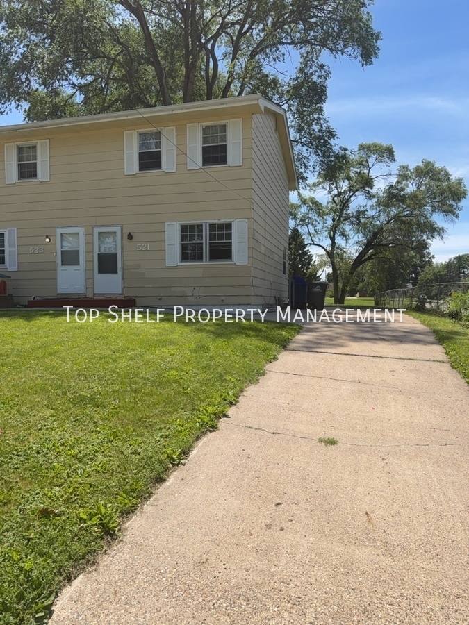 Apartment for rent at 521 Hart Ave, Des Moines, IA 50315