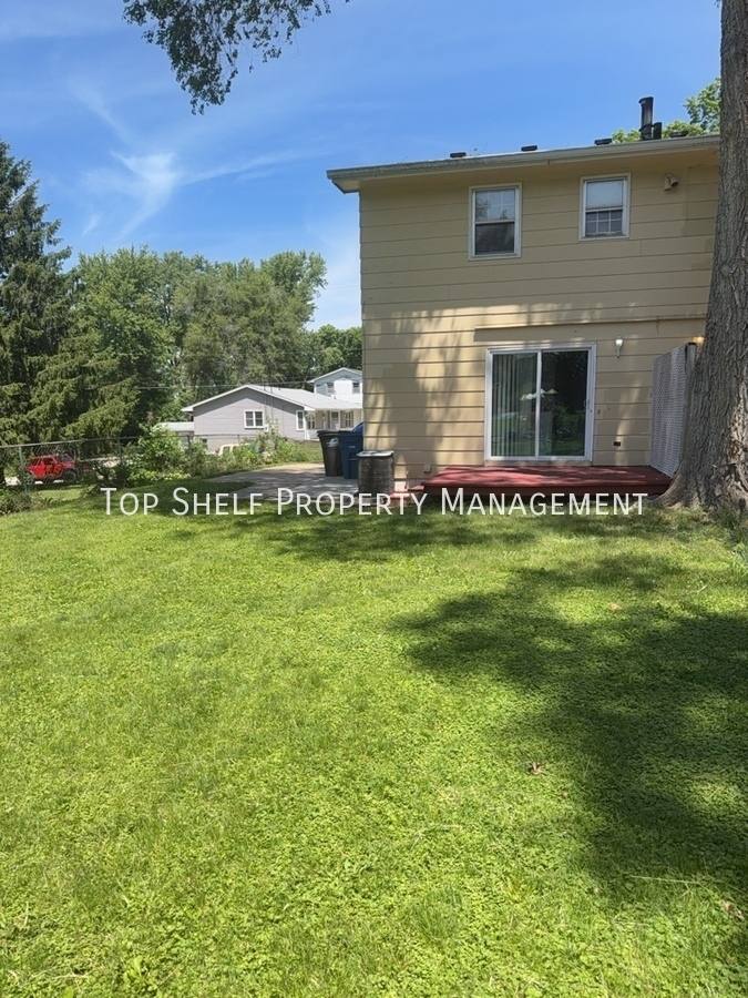 Apartment for rent at 521 Hart Ave, Des Moines, IA 50315