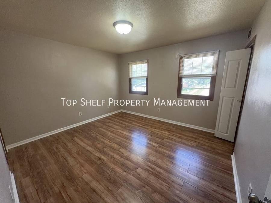 Apartment for rent at 521 Hart Ave, Des Moines, IA 50315