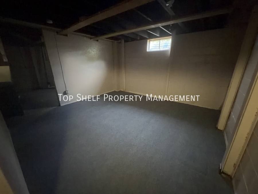 Apartment for rent at 521 Hart Ave, Des Moines, IA 50315