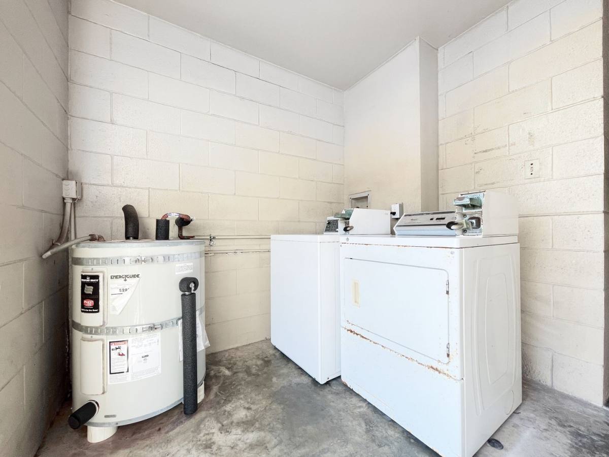 Condo for rent at 1687 Pensacola St, Honolulu, HI 96822