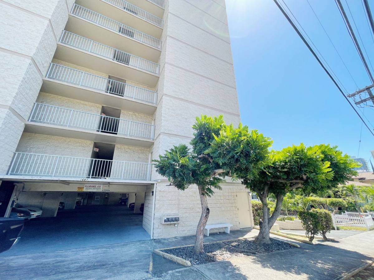 Condo for rent at 1687 Pensacola St, Honolulu, HI 96822