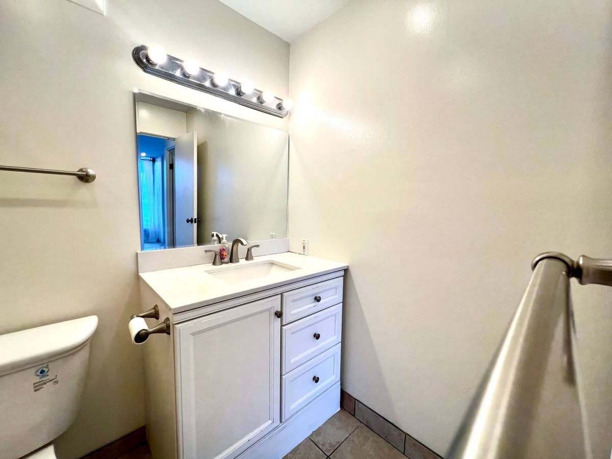 Condo for rent at 1687 Pensacola St, Honolulu, HI 96822