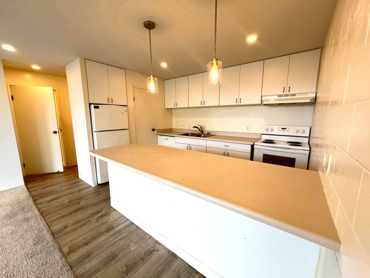 Condo for rent at 1687 Pensacola St, Honolulu, HI 96822
