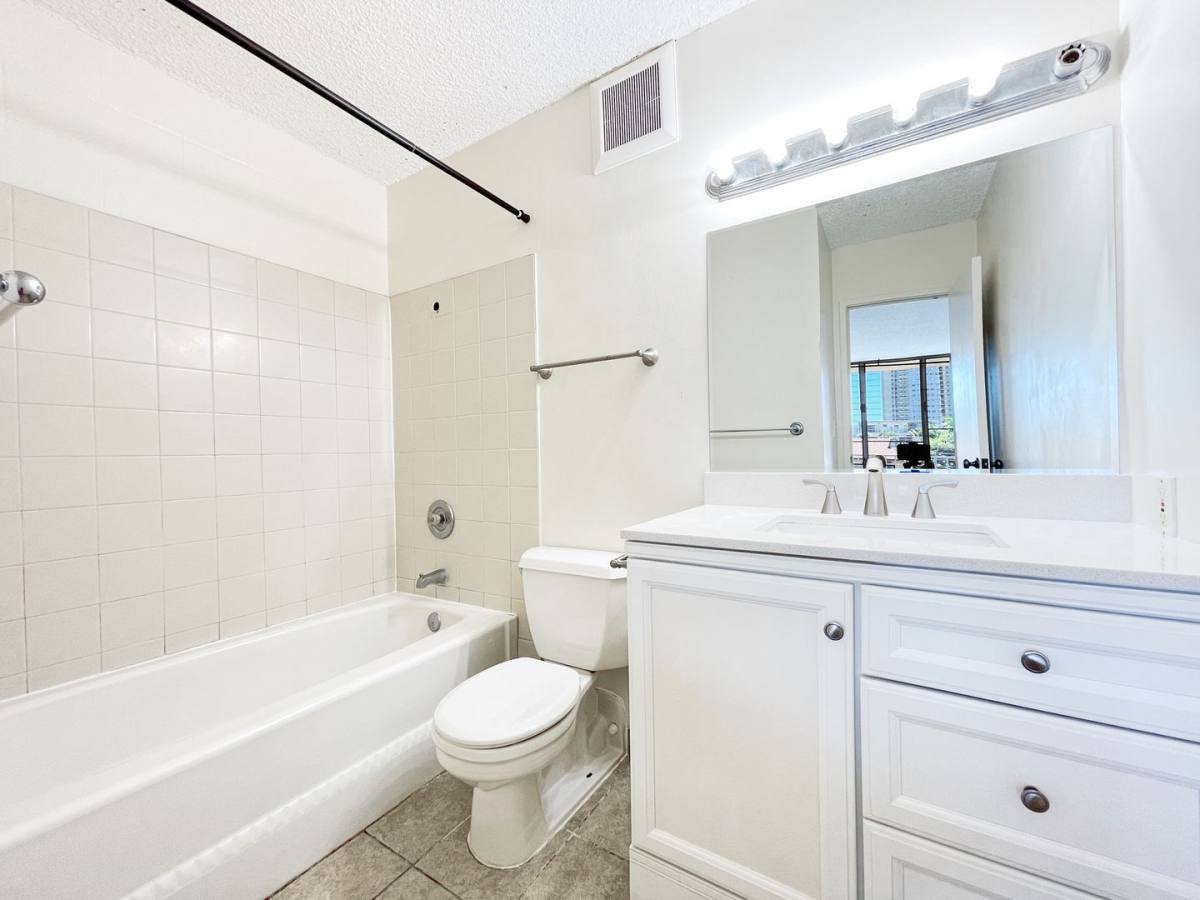 Condo for rent at 1687 Pensacola St, Honolulu, HI 96822