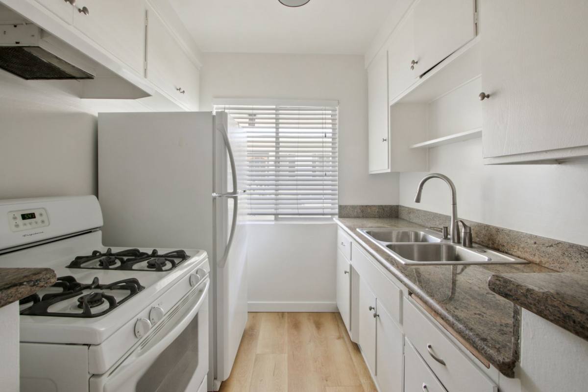Apartment for rent at 11615 Darlington Ave, Los Angeles, CA 90049