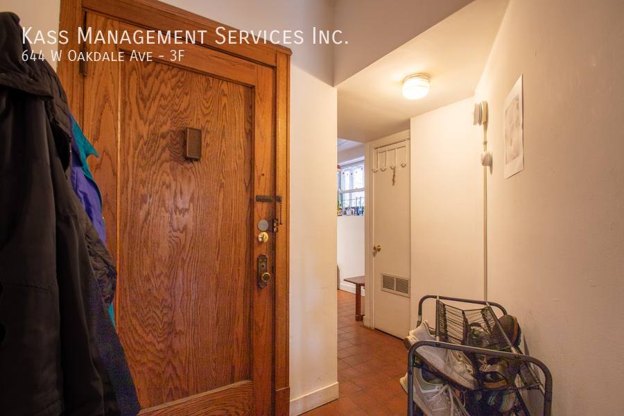 Apartment for rent at 644 W Oakdale Ave #3F, Chicago, IL 60613