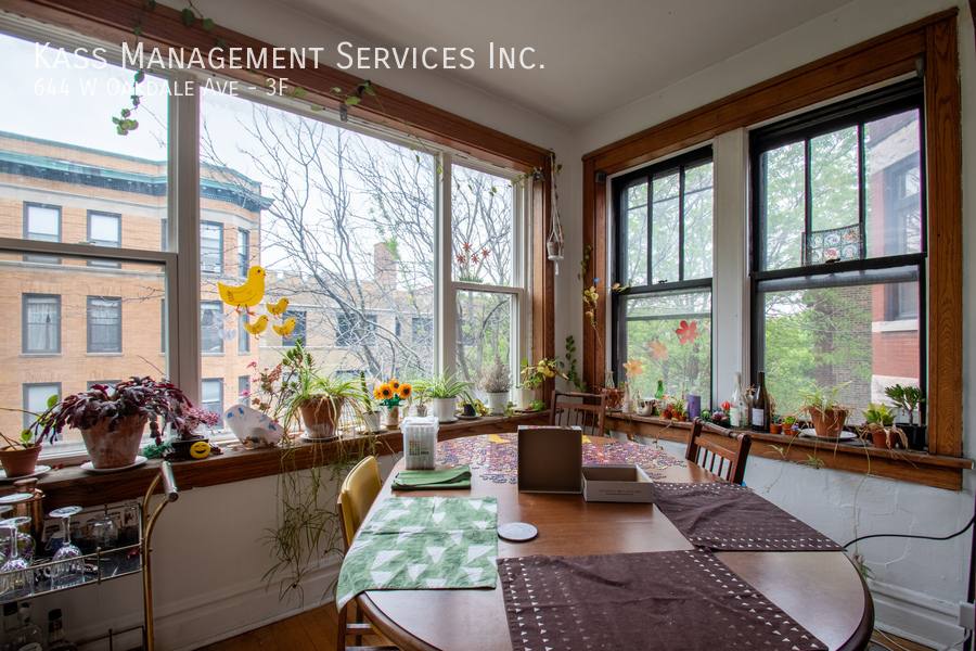 Apartment for rent at 644 W Oakdale Ave #3F, Chicago, IL 60613