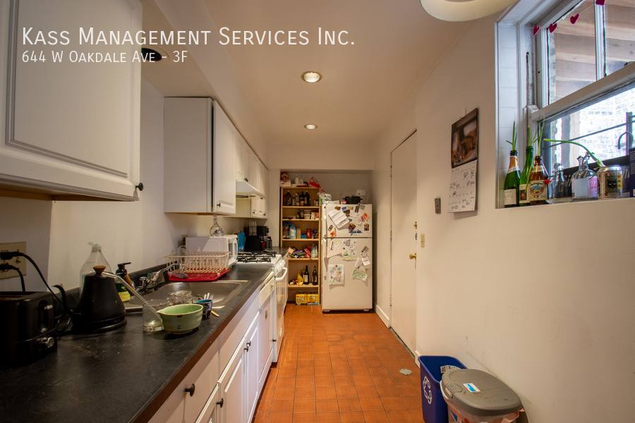 Apartment for rent at 644 W Oakdale Ave #3F, Chicago, IL 60613