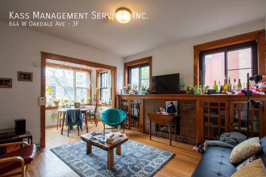 Apartment for rent at 644 W Oakdale Ave #3F, Chicago, IL 60613