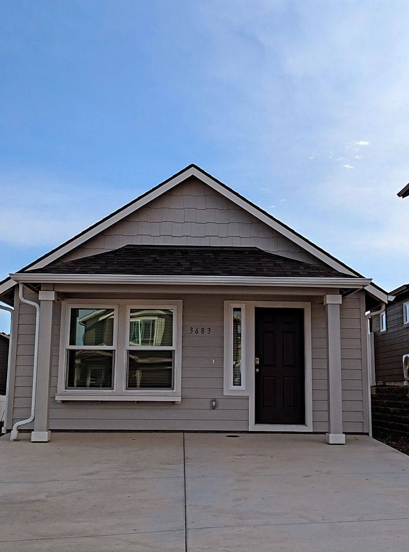 House for rent at 3683 S Quay St, Kennewick, WA 99338