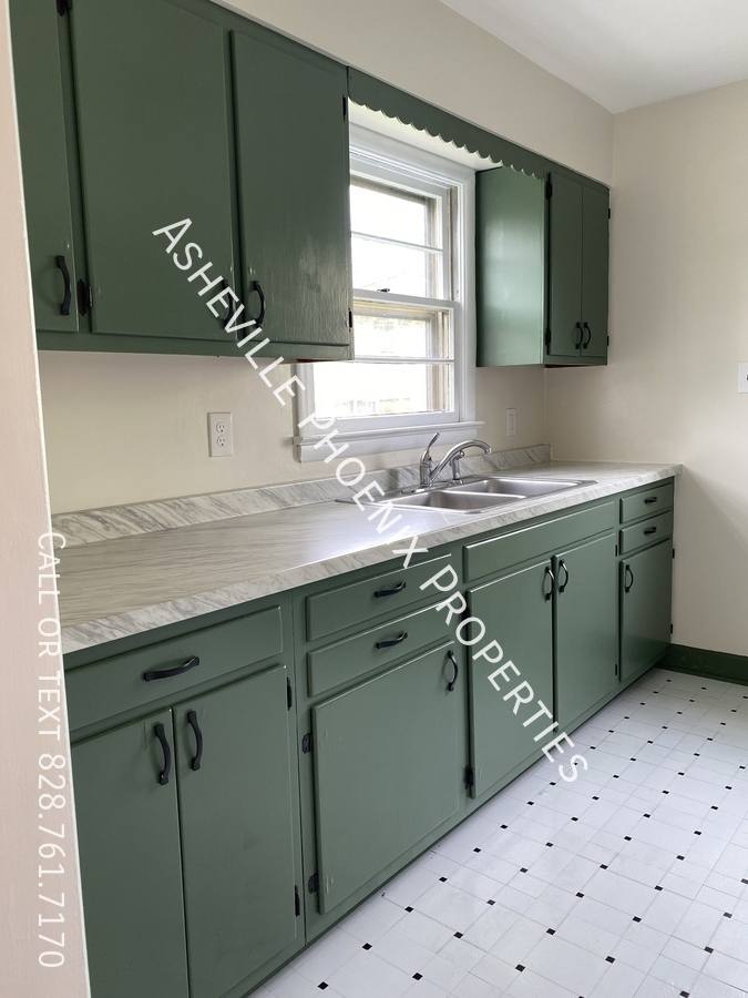 House for rent at 7 N Pershing Rd, Asheville, NC 28805