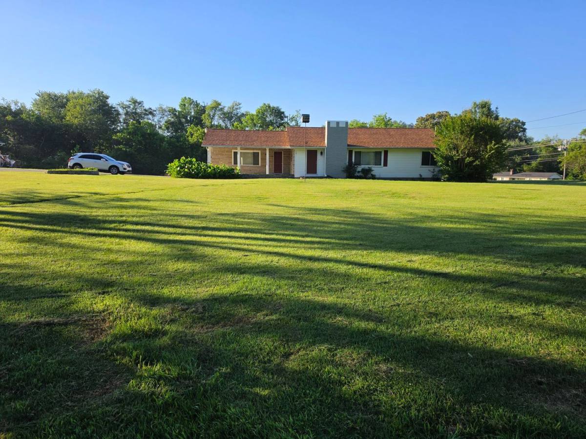 Apartment for rent at 1689 Post Oak Valley Rd, Rockwood, TN 37854