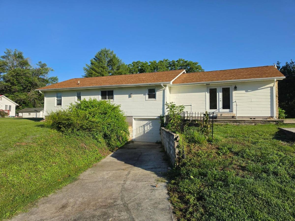 Apartment for rent at 1689 Post Oak Valley Rd, Rockwood, TN 37854