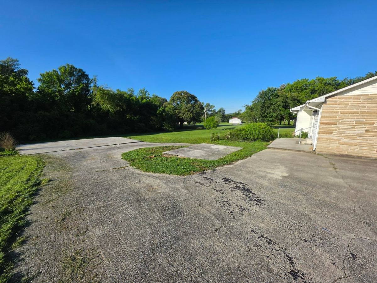 Apartment for rent at 1689 Post Oak Valley Rd, Rockwood, TN 37854