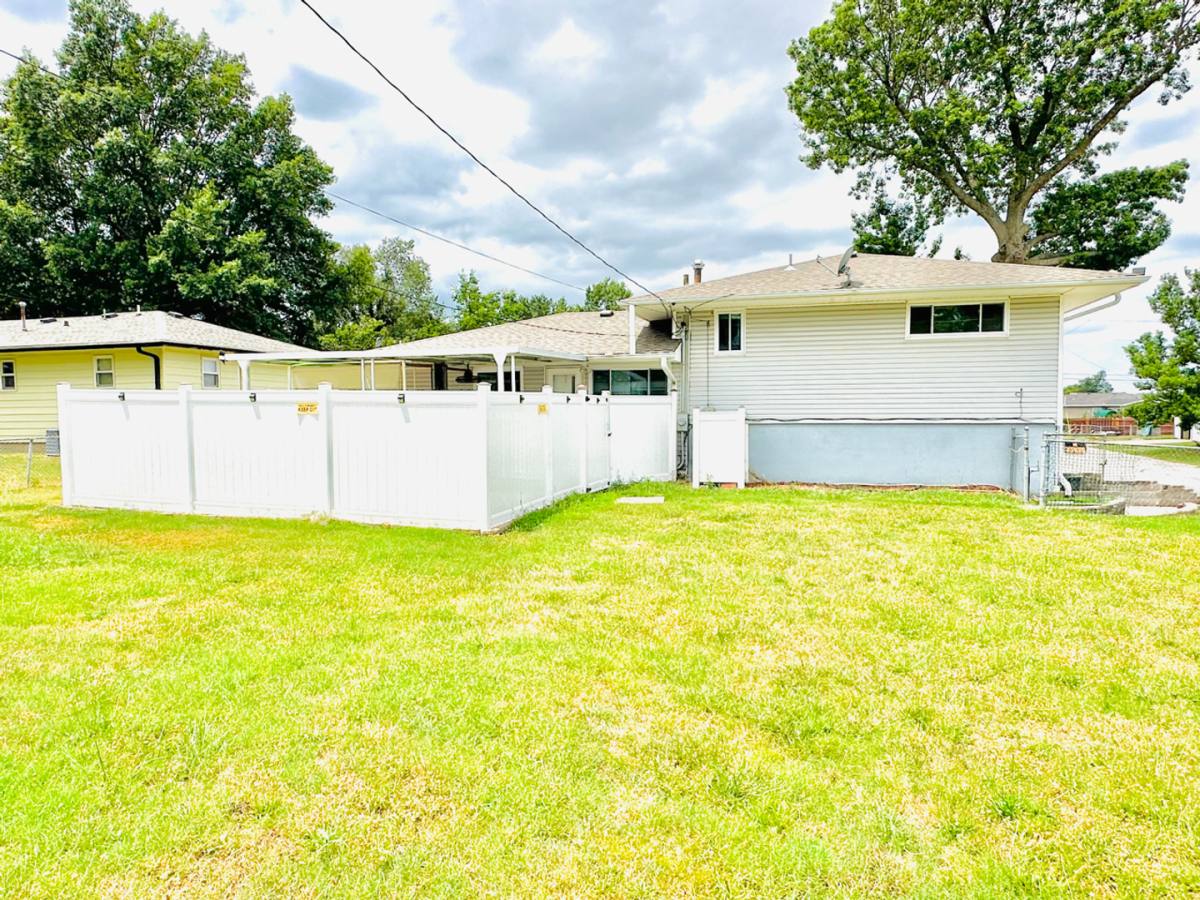 House for rent at 2801 Minnesota Ave, Joplin, MO 64804