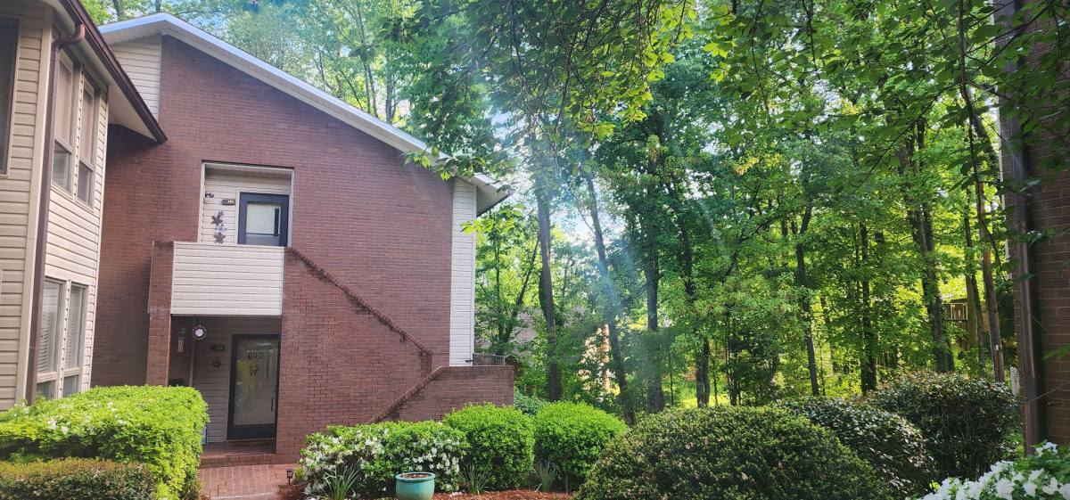 Condo for rent at 121 Forest View Dr, Winston Salem, NC 27104