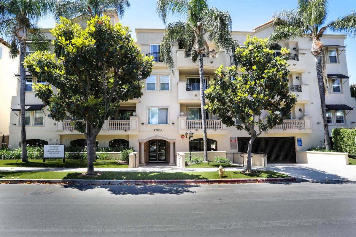 Apartment for rent at 12032 Guerin St, Studio City, CA 91604