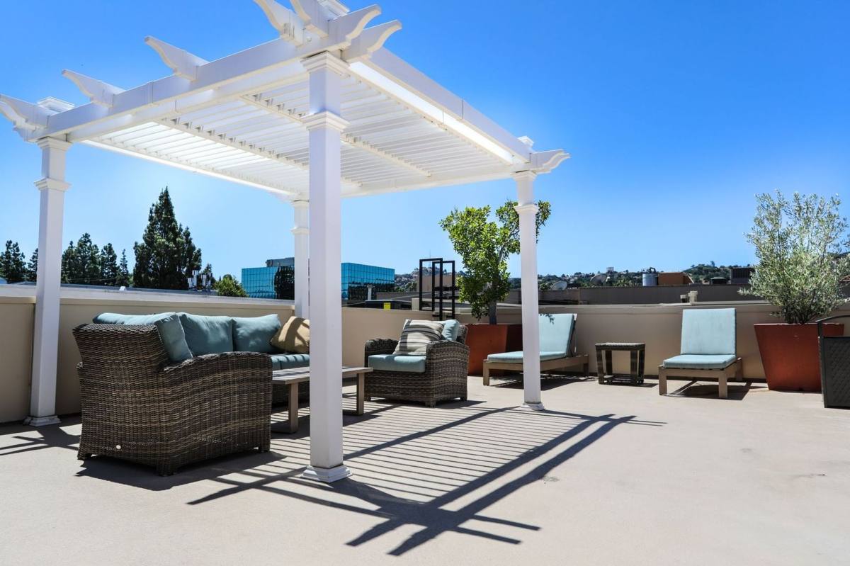 Apartment for rent at 12032 Guerin St, Studio City, CA 91604