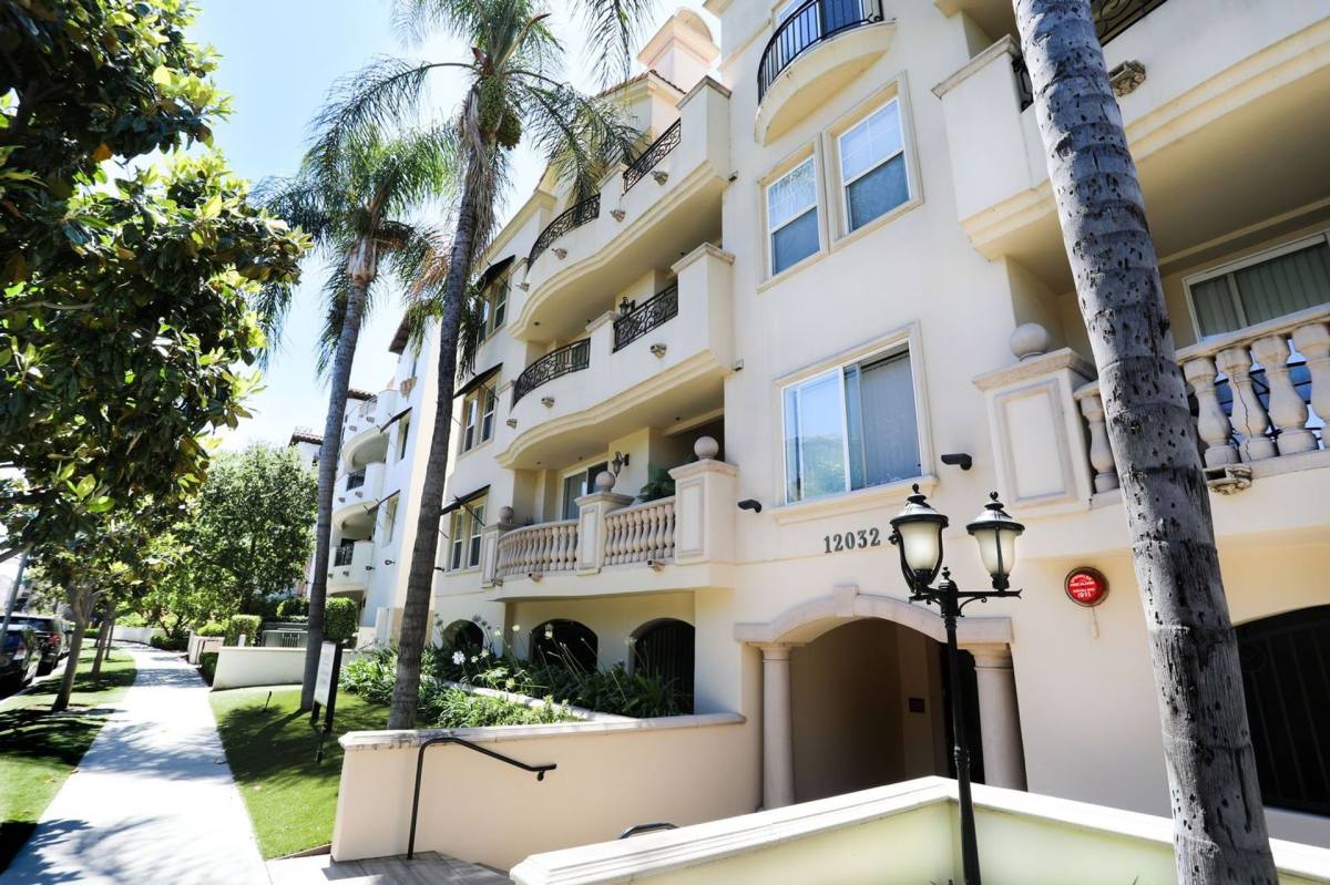 Apartment for rent at 12032 Guerin St, Studio City, CA 91604