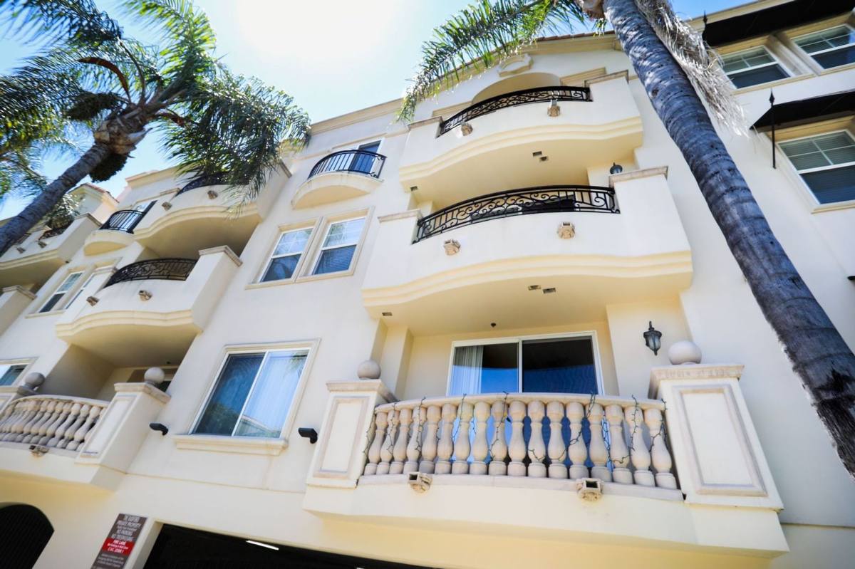 Apartment for rent at 12032 Guerin St, Studio City, CA 91604