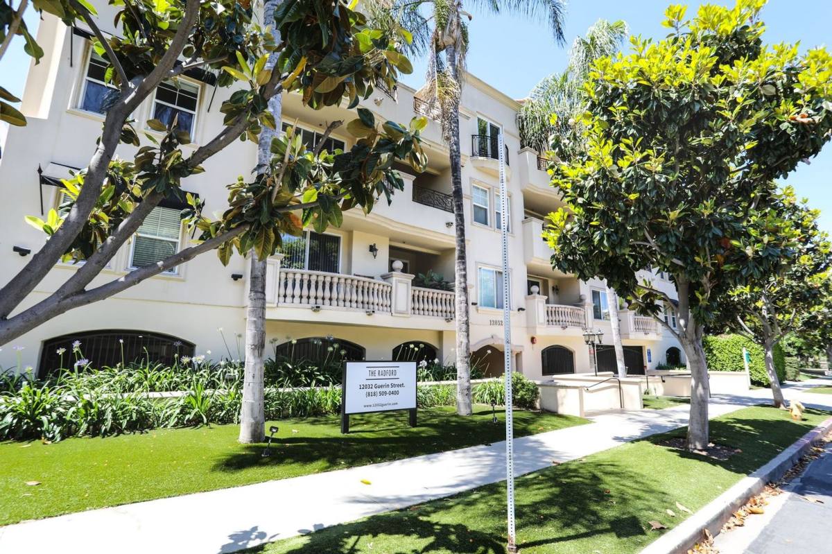 Apartment for rent at 12032 Guerin St, Studio City, CA 91604