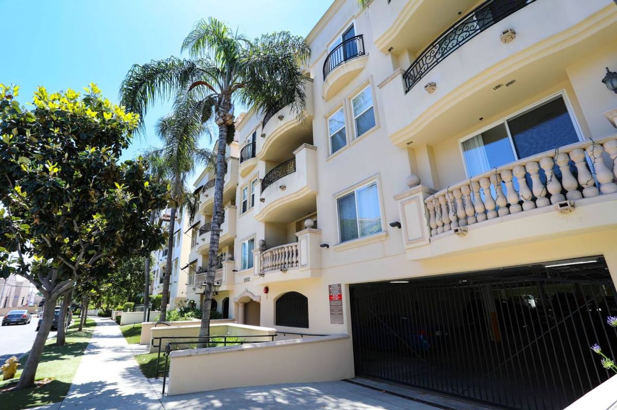 Apartment for rent at 12032 Guerin St, Studio City, CA 91604