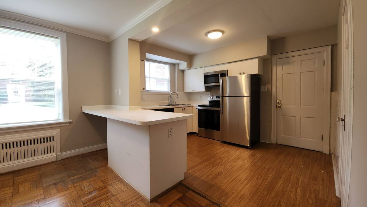 Apartment for rent at 807 Westwood Dr, Saint Louis, MO 63105