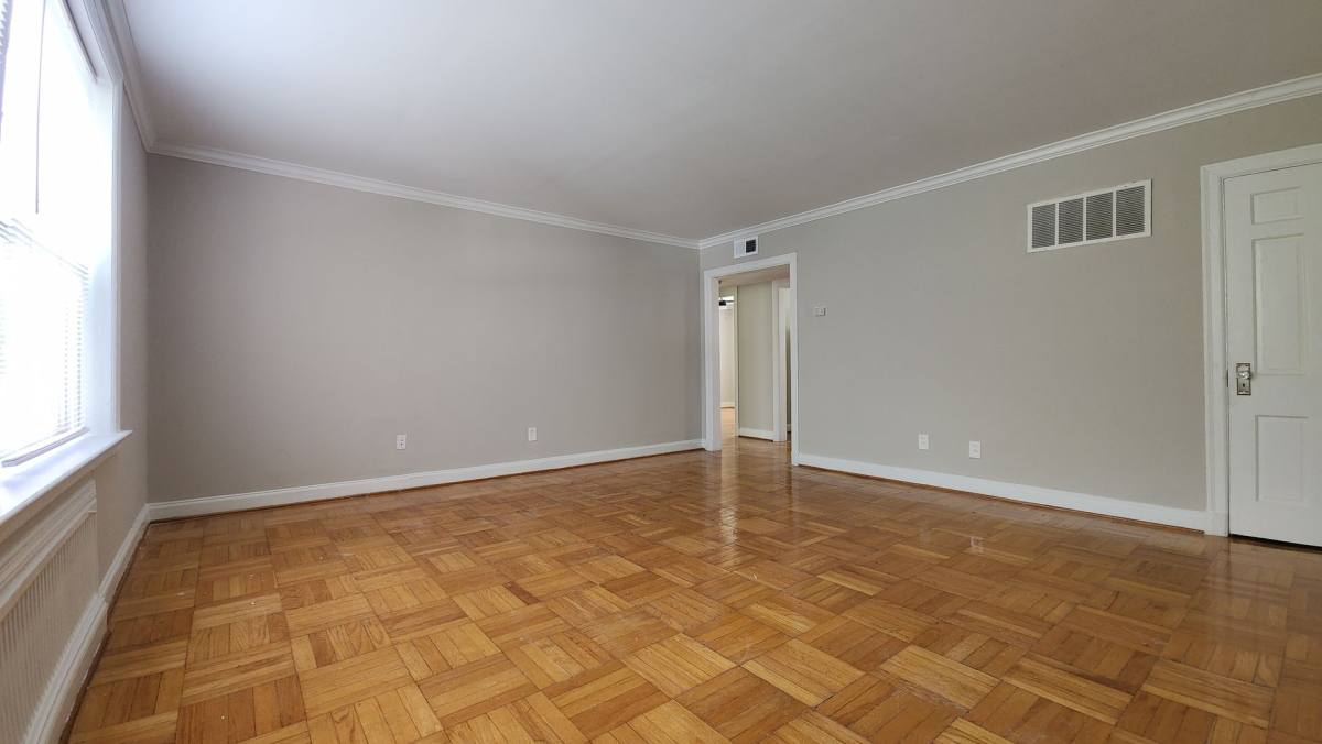 Apartment for rent at 807 Westwood Dr, Saint Louis, MO 63105