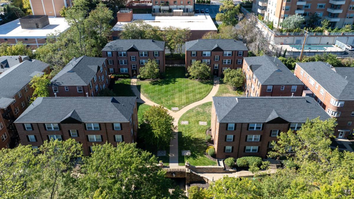 Apartment for rent at 807 Westwood Dr, Saint Louis, MO 63105