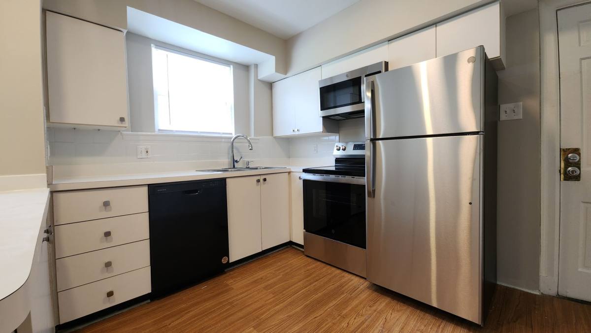Apartment for rent at 807 Westwood Dr, Saint Louis, MO 63105