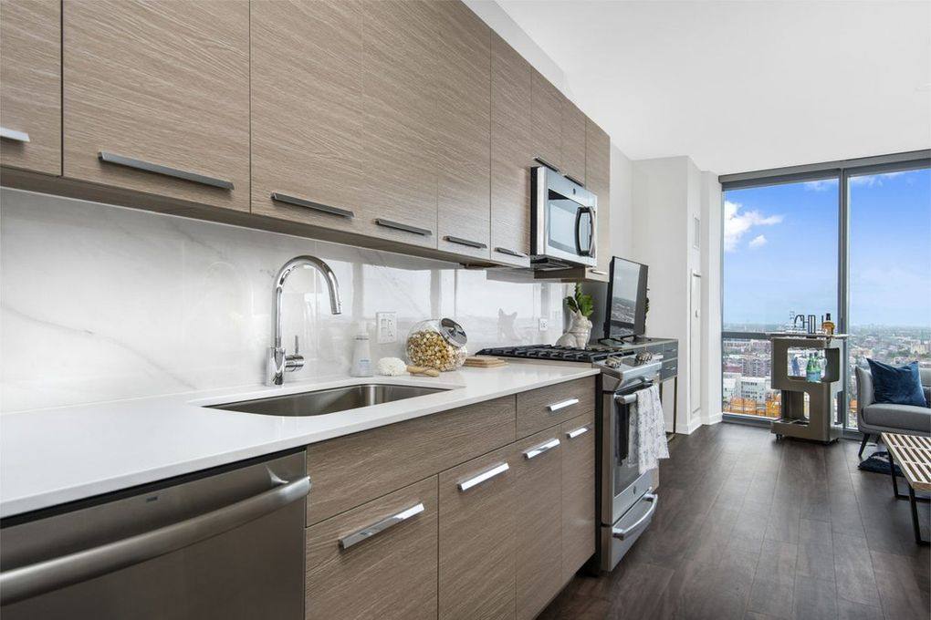 Apartment for rent at 727 W Madison St, Chicago, IL 60661