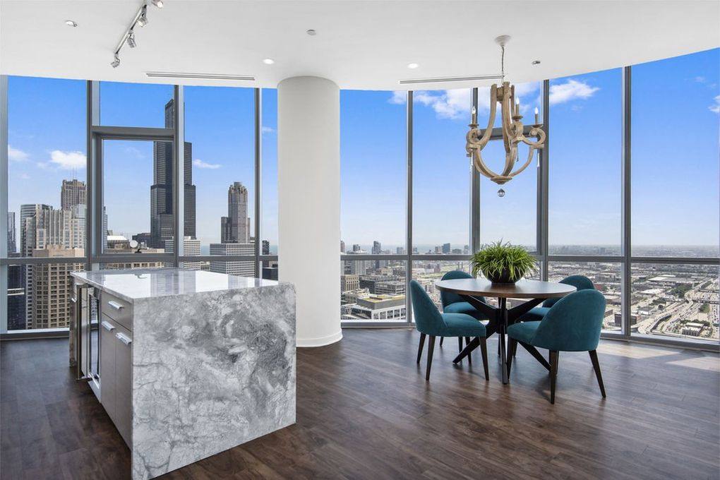 Apartment for rent at 727 W Madison St, Chicago, IL 60661