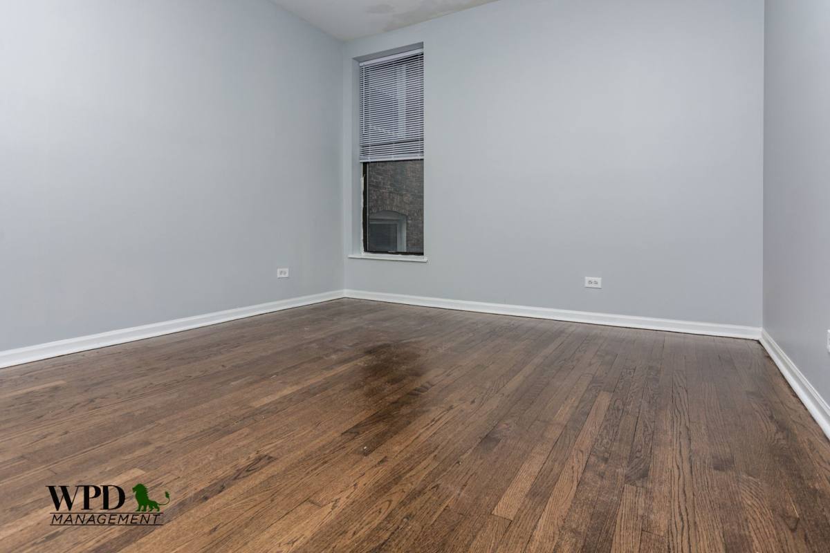 Apartment for rent at 7549 S Essex Ave, Chicago, IL 60649