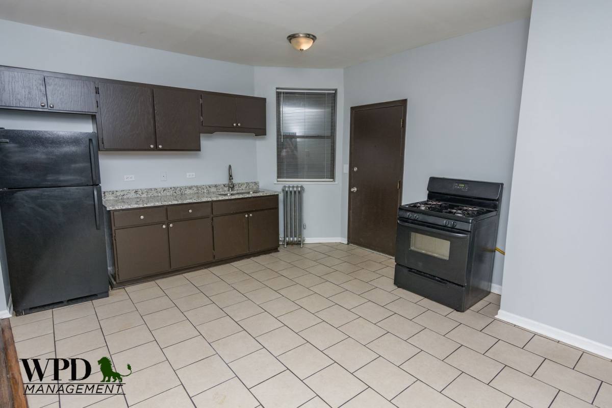 Apartment for rent at 7549 S Essex Ave, Chicago, IL 60649