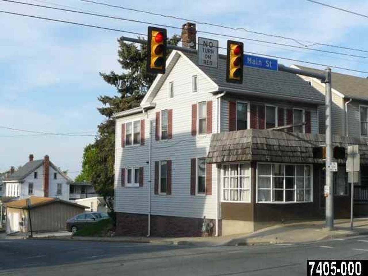 Apartment for rent at 201 E Main St, Dallastown, PA 17313