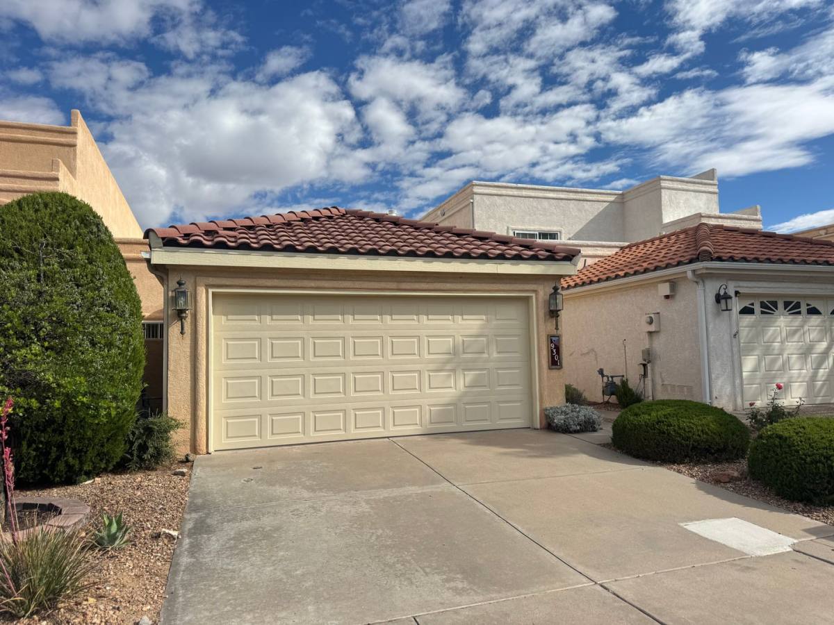 Townhouse for rent at 9301 Ironshore NE, Albuquerque, NM 87111