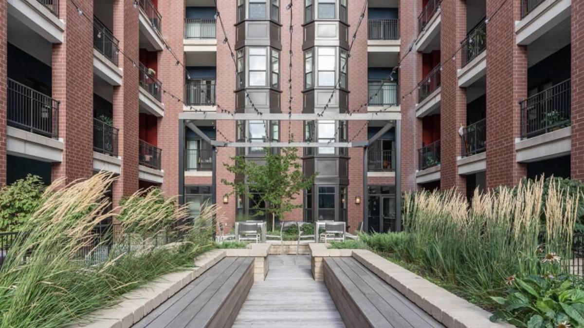 Apartment for rent at 1935 S Wabash Ave, Chicago, IL 60605