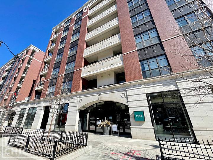 Apartment for rent at 1935 S Wabash Ave, Chicago, IL 60605