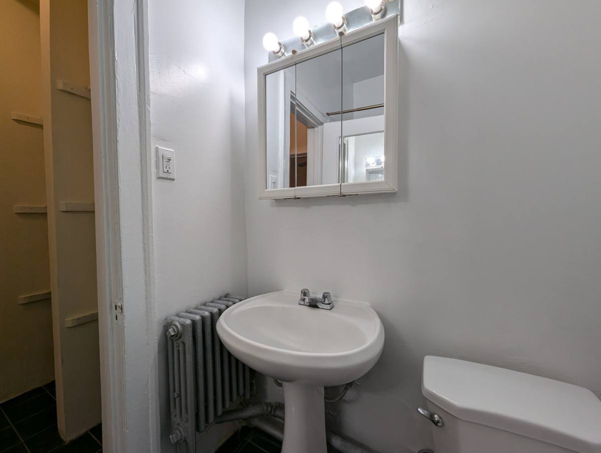 Apartment for rent at 4851 N Damen, Chicago, IL 60625