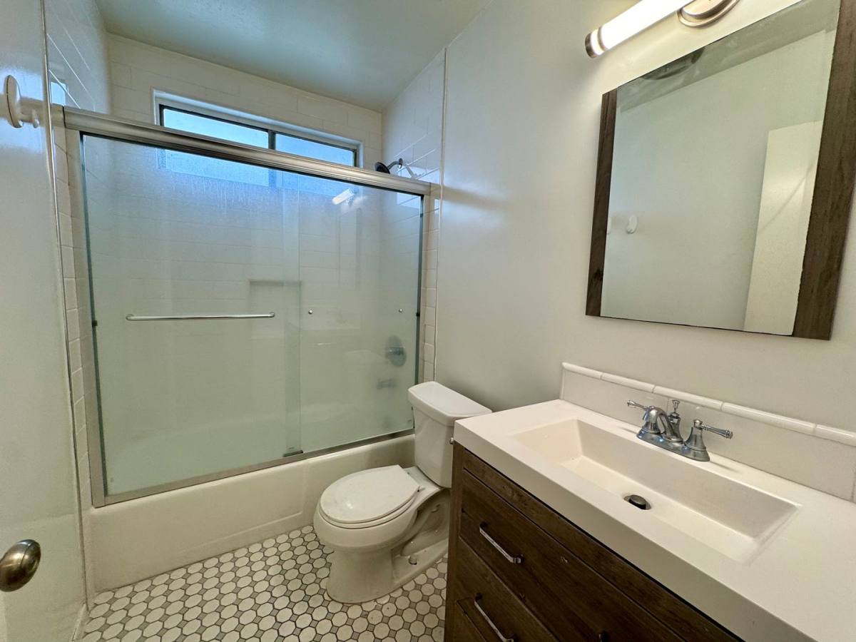 Apartment for rent at 127 Vista Place, Venice, CA 90291