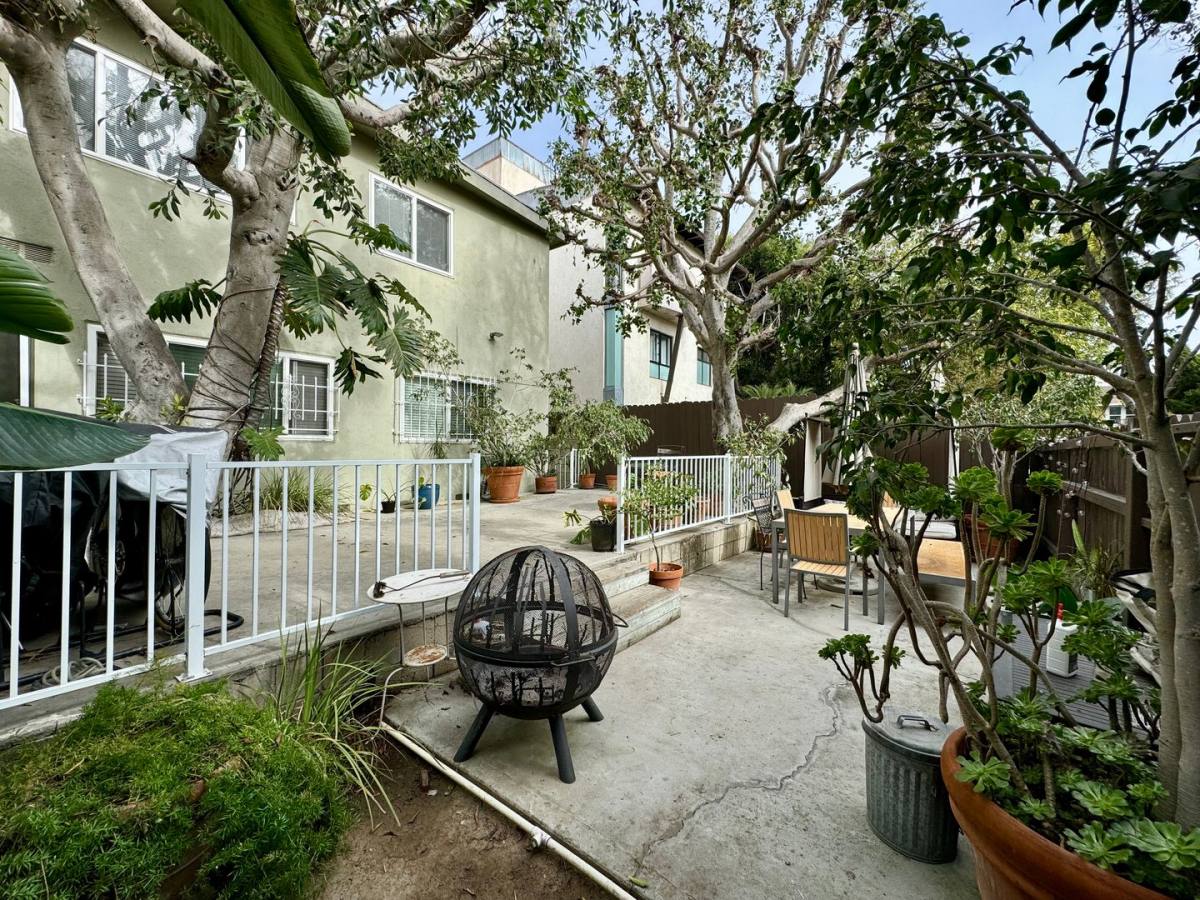 Apartment for rent at 127 Vista Place, Venice, CA 90291