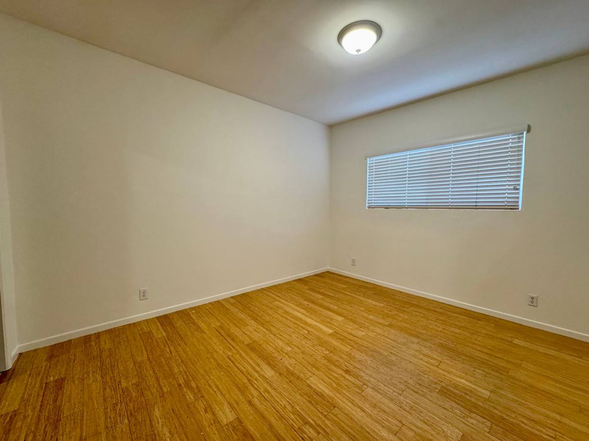 Apartment for rent at 127 Vista Place, Venice, CA 90291