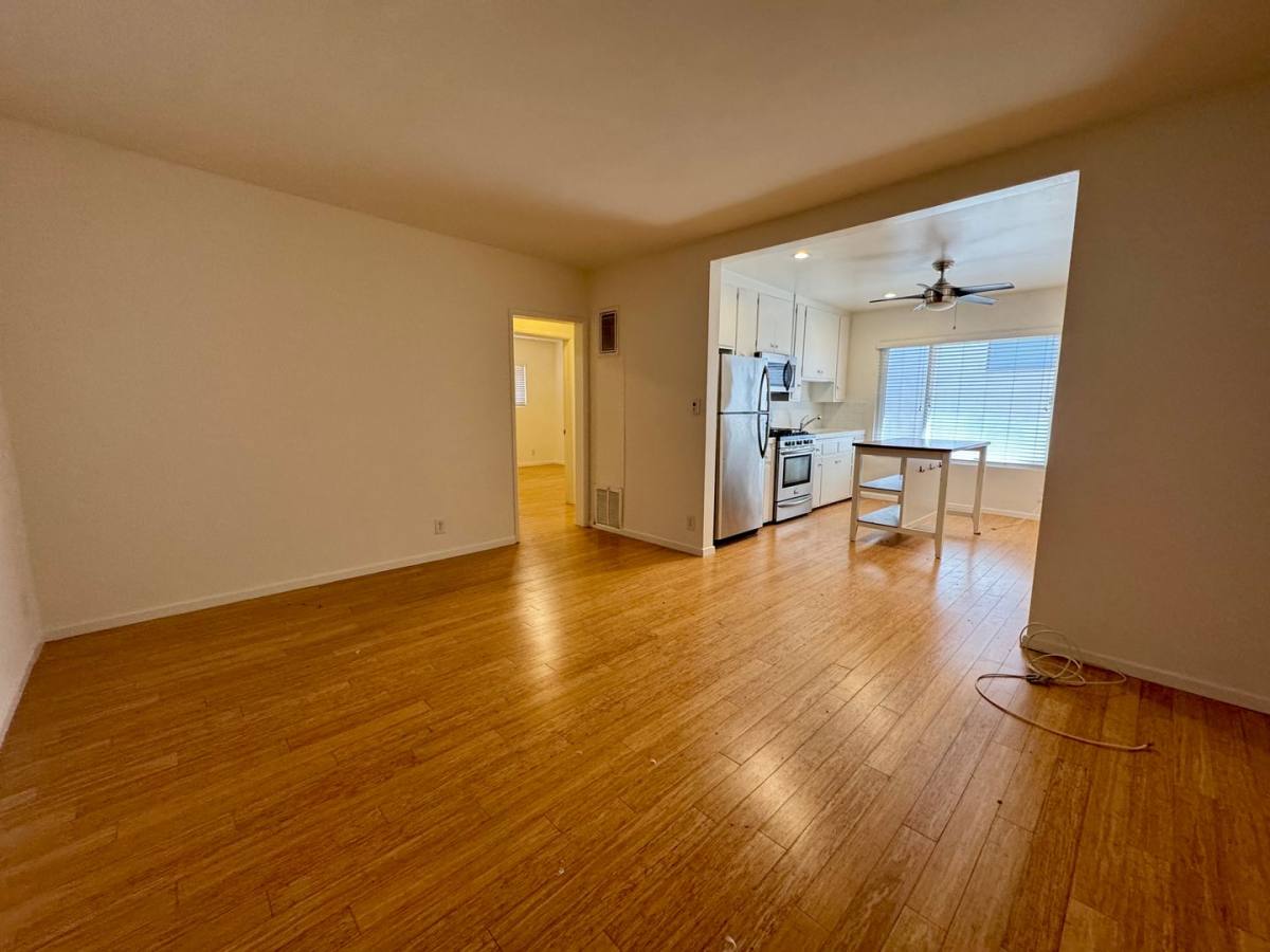 Apartment for rent at 127 Vista Place, Venice, CA 90291